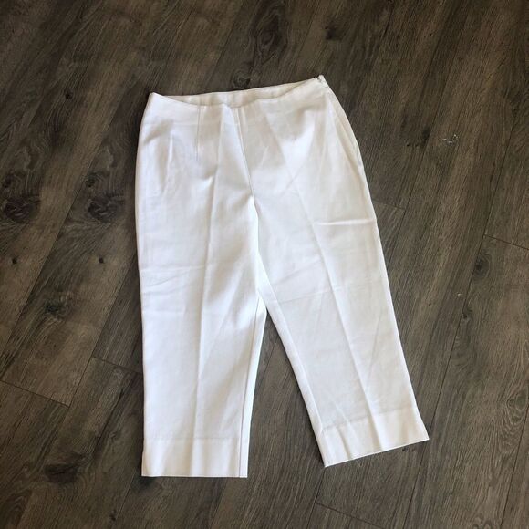 Chico’s white Capri pants - Picture 2 of 4